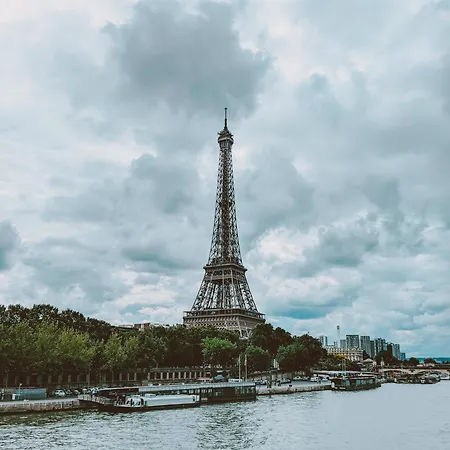 Magnifique Proche Tour Eiffel *