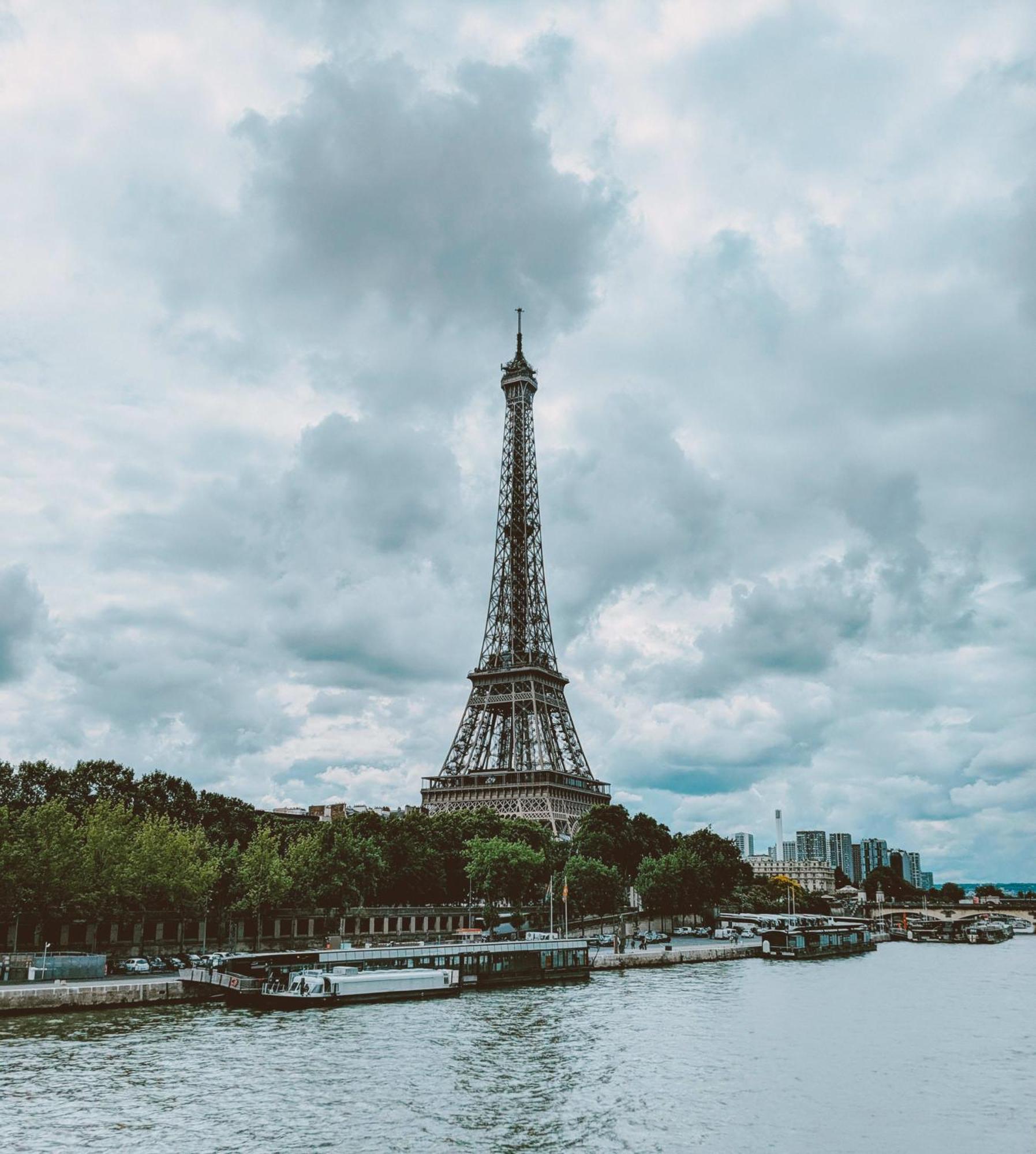 Magnifique Proche Tour Eiffel *